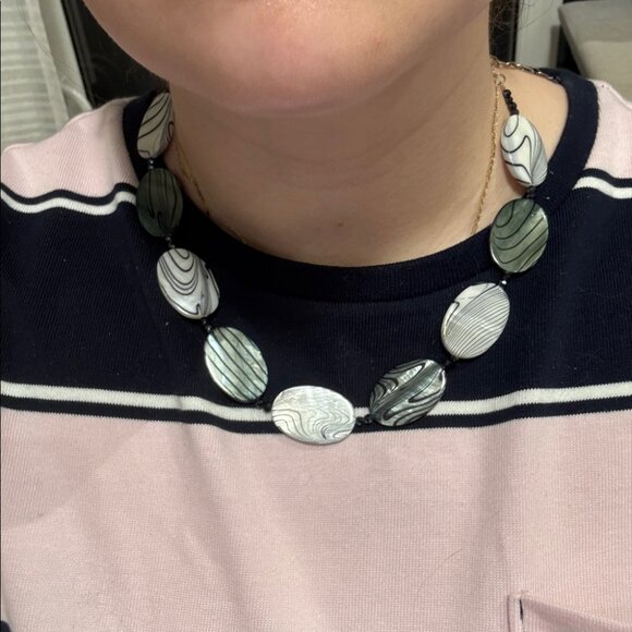 Vintage Pearlescent Black and White Beaded Necklace with 925 Lobster Clasp - Picture 7 of 7